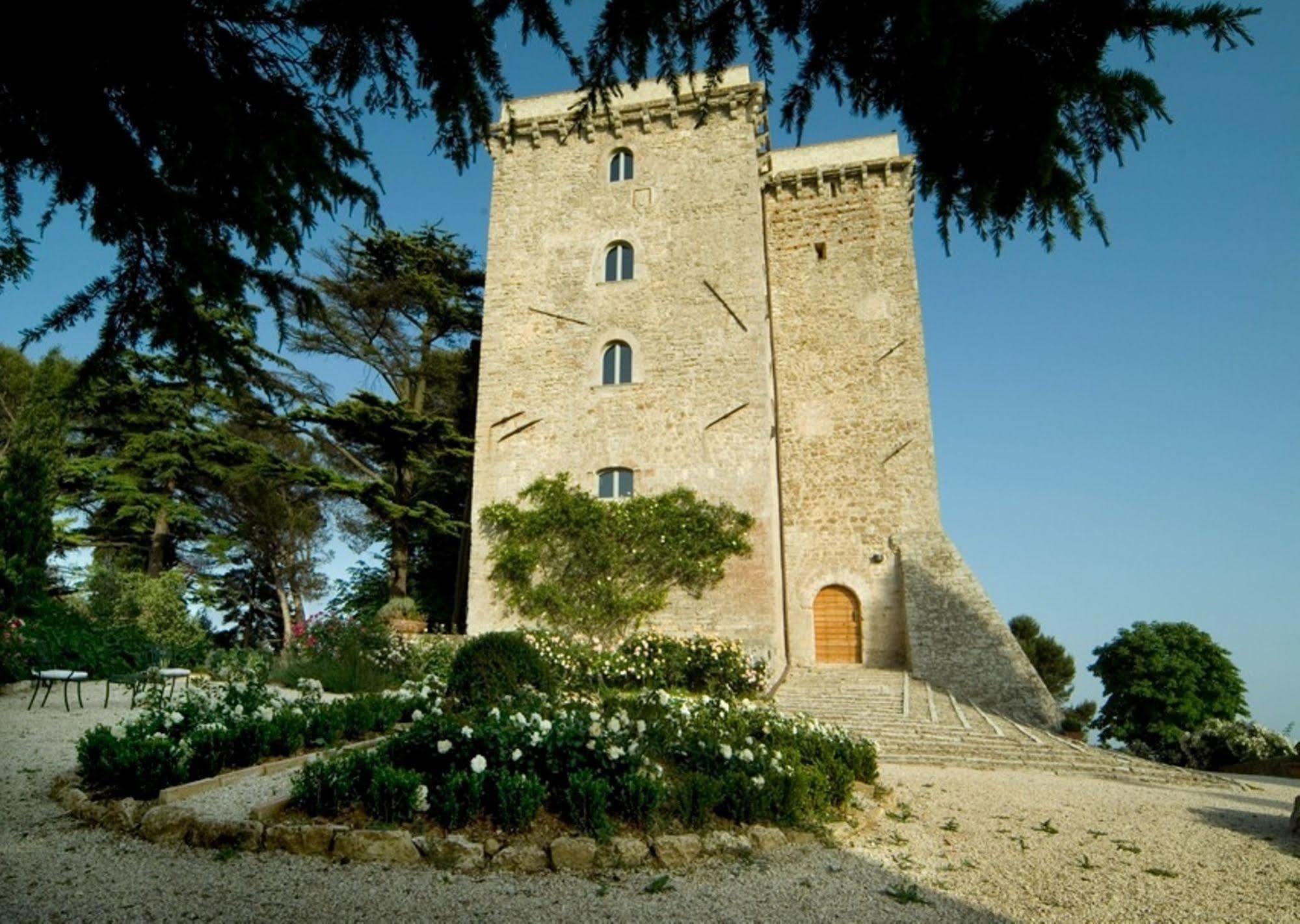 Aparthotel Torre Almonte Todi Esterno foto