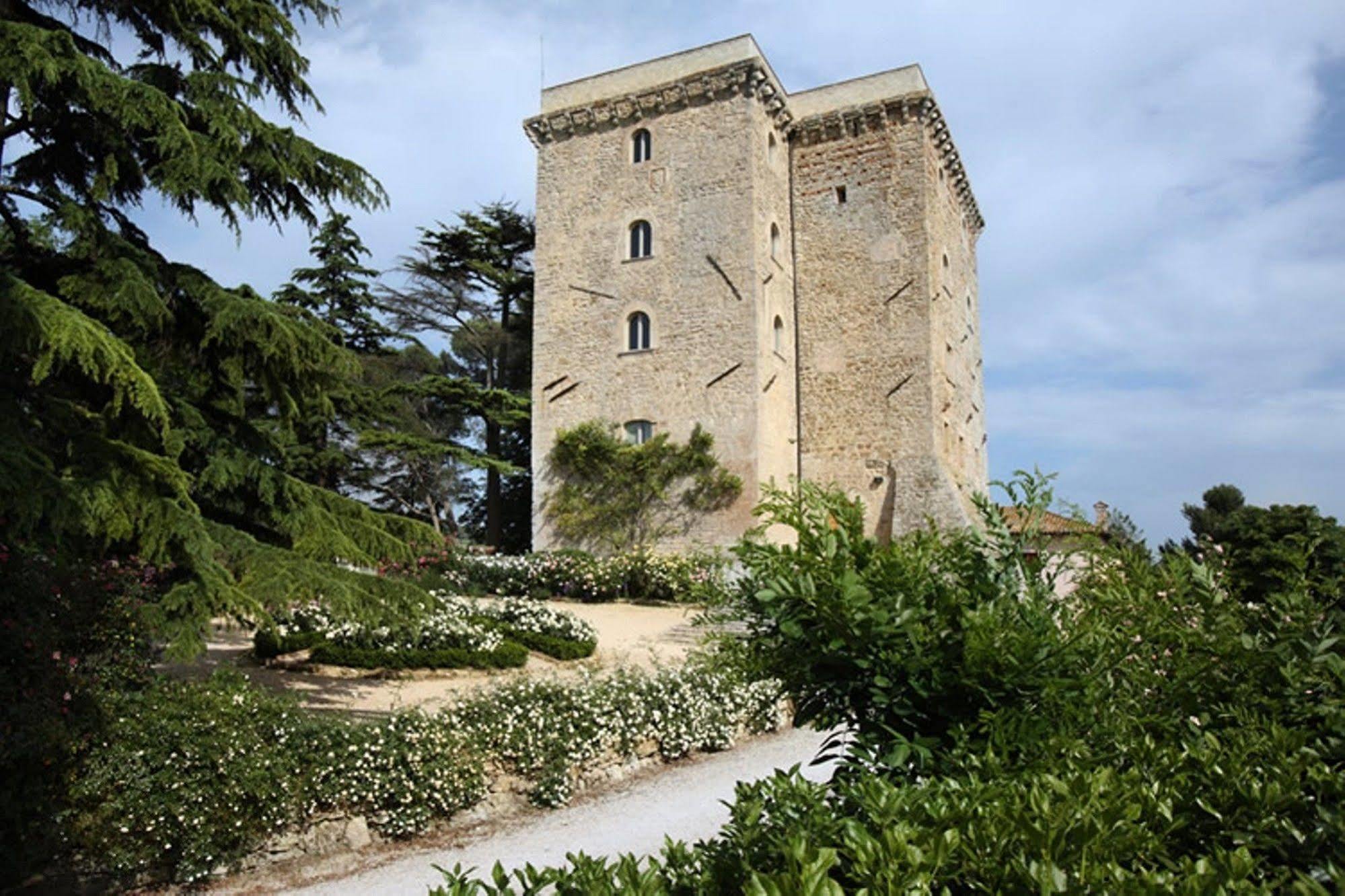 Aparthotel Torre Almonte Todi Esterno foto