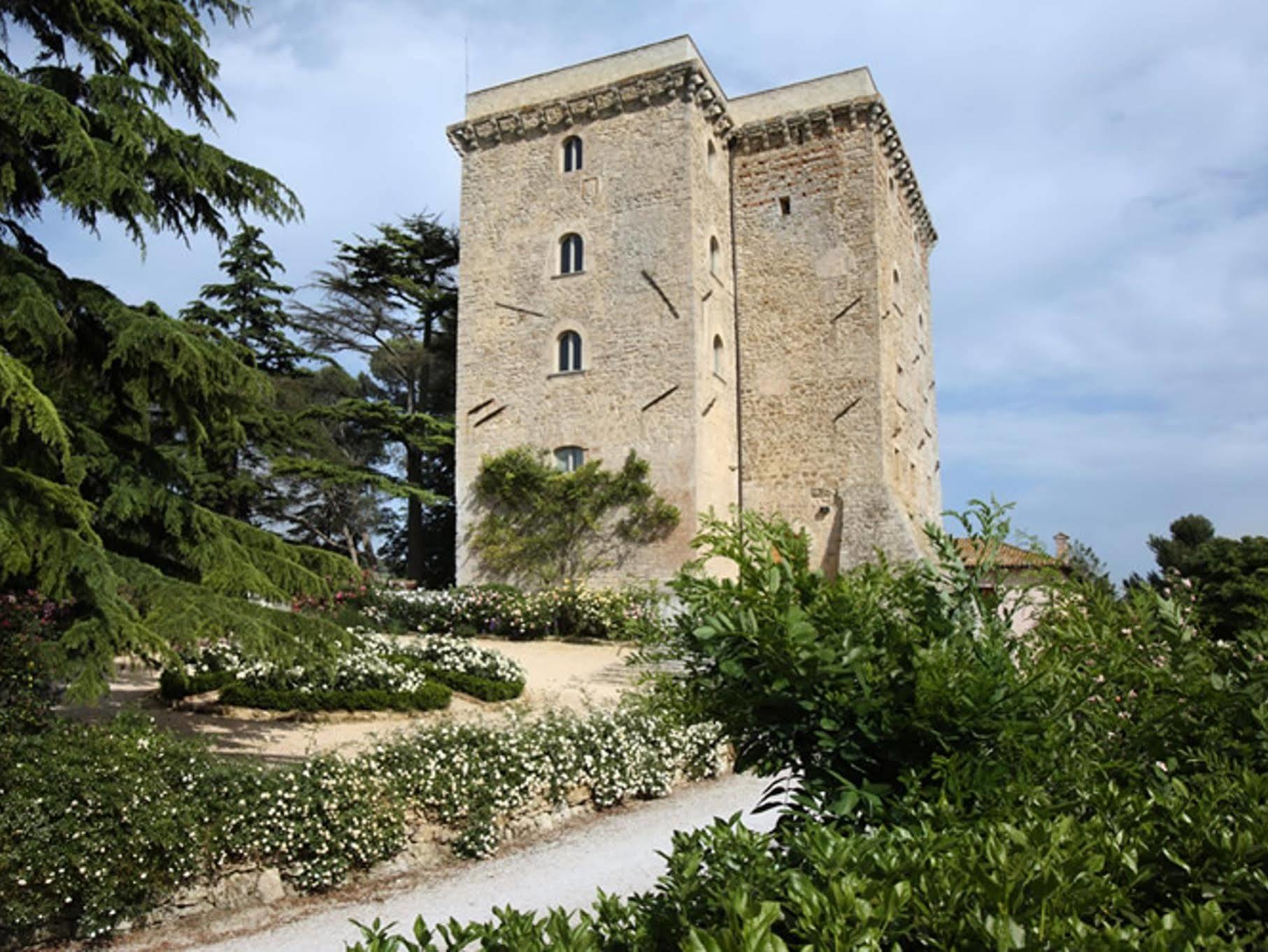 Aparthotel Torre Almonte Todi Esterno foto